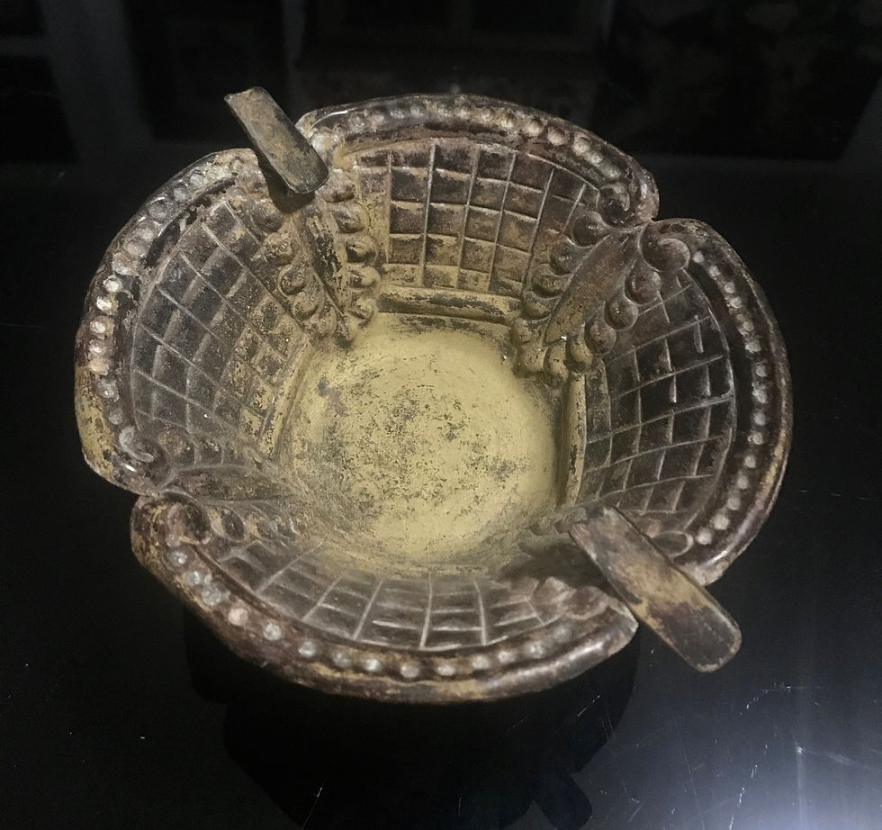 Miniatura: Antico posacenere in bronzo dorato