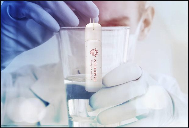 Website-Scientist hand hold BIG-WETUBE.jpg