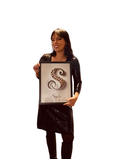 Sophie Morais – cadre « Parce que tout me va » avec signature S léopard, Môi Đỏ Paris 13