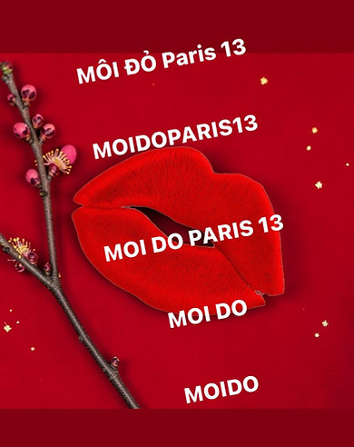 MÔI ĐỎ Paris 13, MOIDOPARIS13, MOI DO PARIS 13, MOI DO, MOIDO – empreinte de lèvres rouges brodées sur fond rouge avec fleurs
