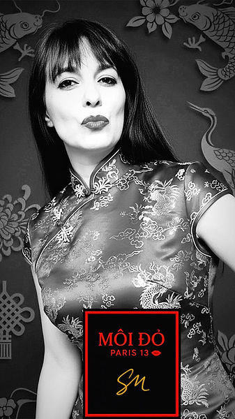 Sophie Morais en robe asiatique, symbole de mes racines franco-vietnamiennes.