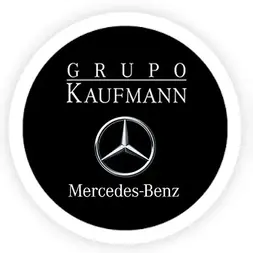 Logo de Grupo Kaufmann Mercedes-Benz – organización automotriz capacitada en liderazgo y excelencia en la experiencia del cliente.