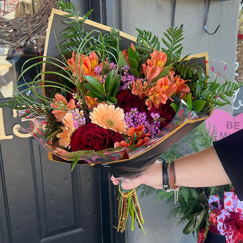 Hand tied bouquet 55$.png