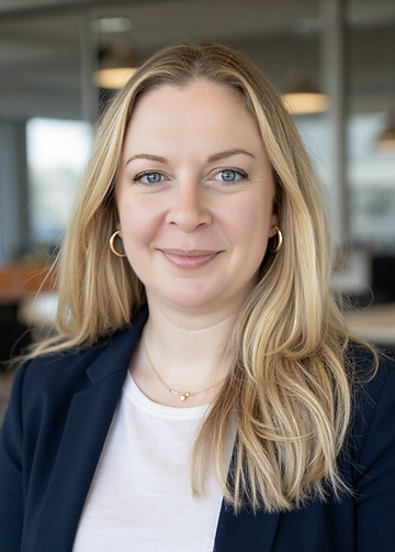CaitlinLewis-Headshot-Best.png