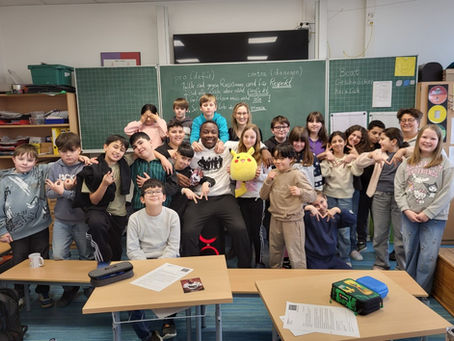 Viertklässler schreiben Lied gegen Hass mit Rapper Matondo