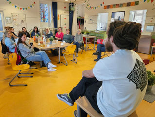 Spannender Austausch mit Medienexperten beim Elterncafé