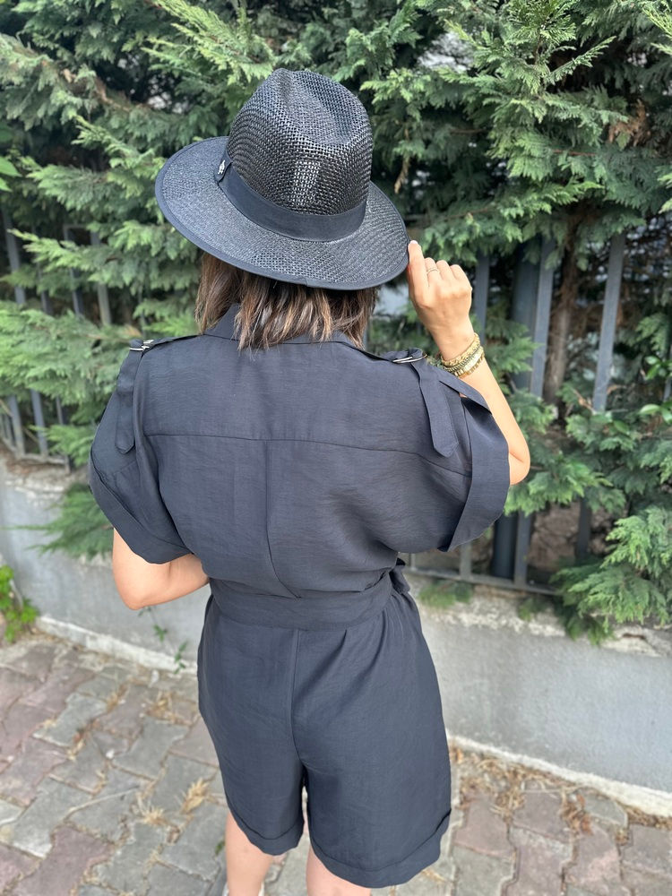 Küçük resim: Kısa Kollu Kuşaklı Siyah Tulum