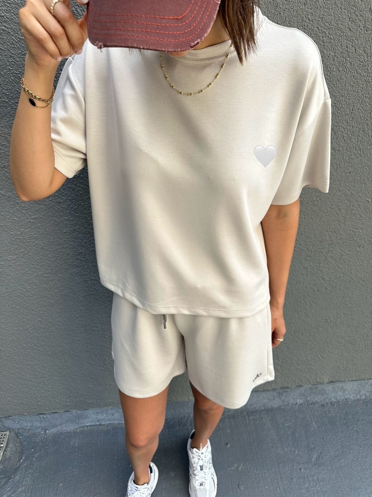 Küçük resim: Şortlu Bej Takım