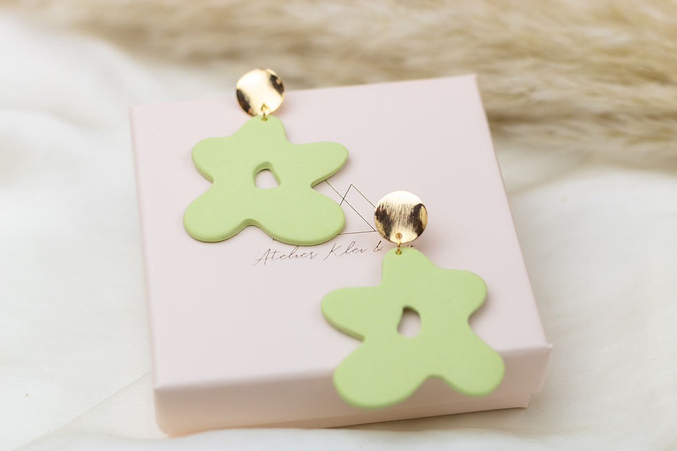 Thumbnail: 90's Flower Porcelain Dangle Earring - Green
