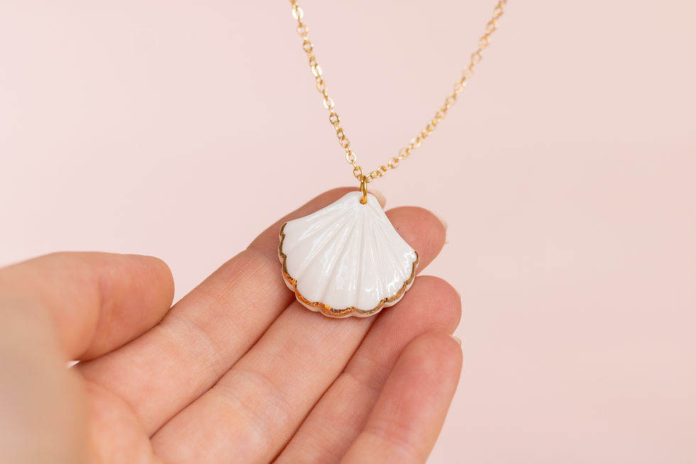 Thumbnail: Gold Shell Pendant Necklace Ariël