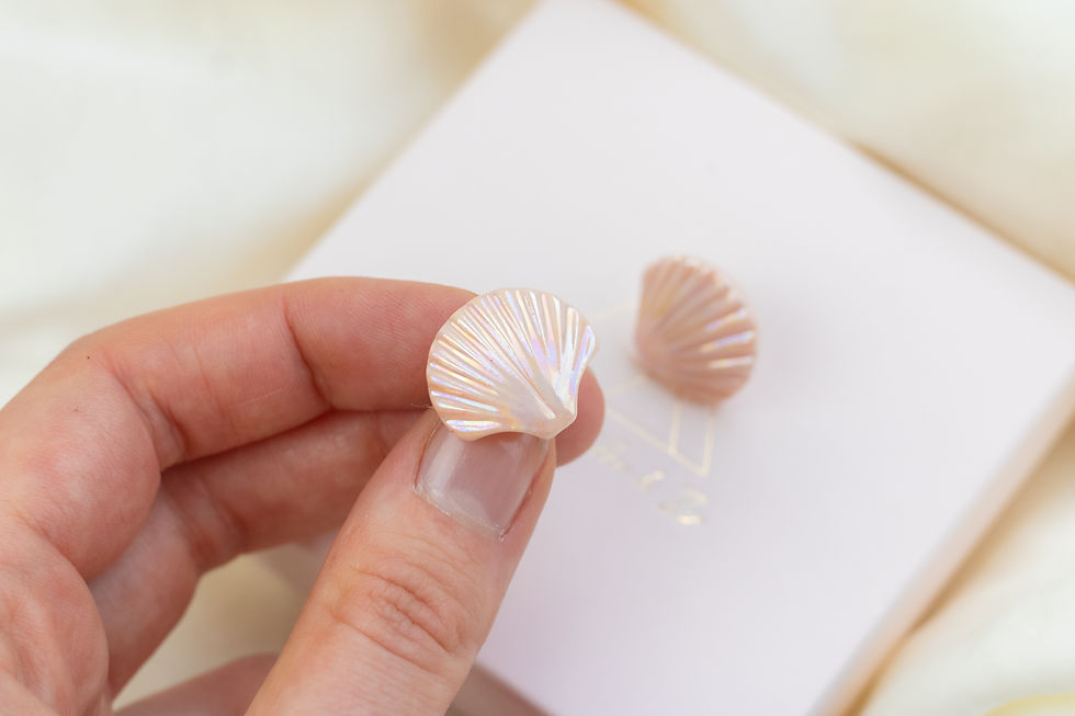 Thumbnail: Peach Ariël Shell Stud Earring