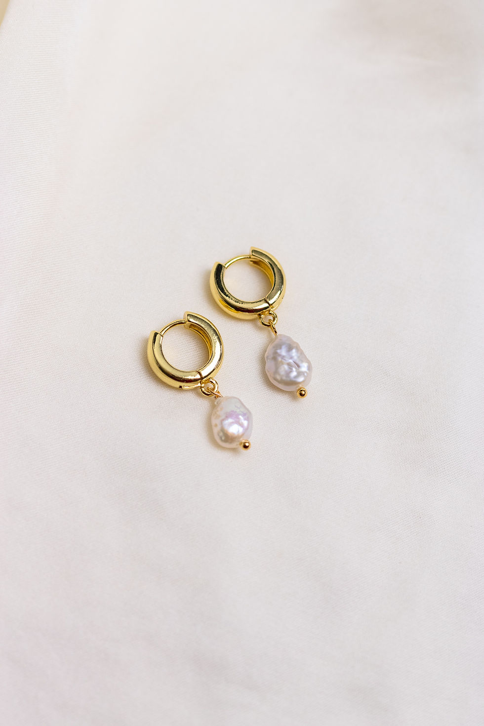 Thumbnail: Keshi Pearl Charm Creole Earring