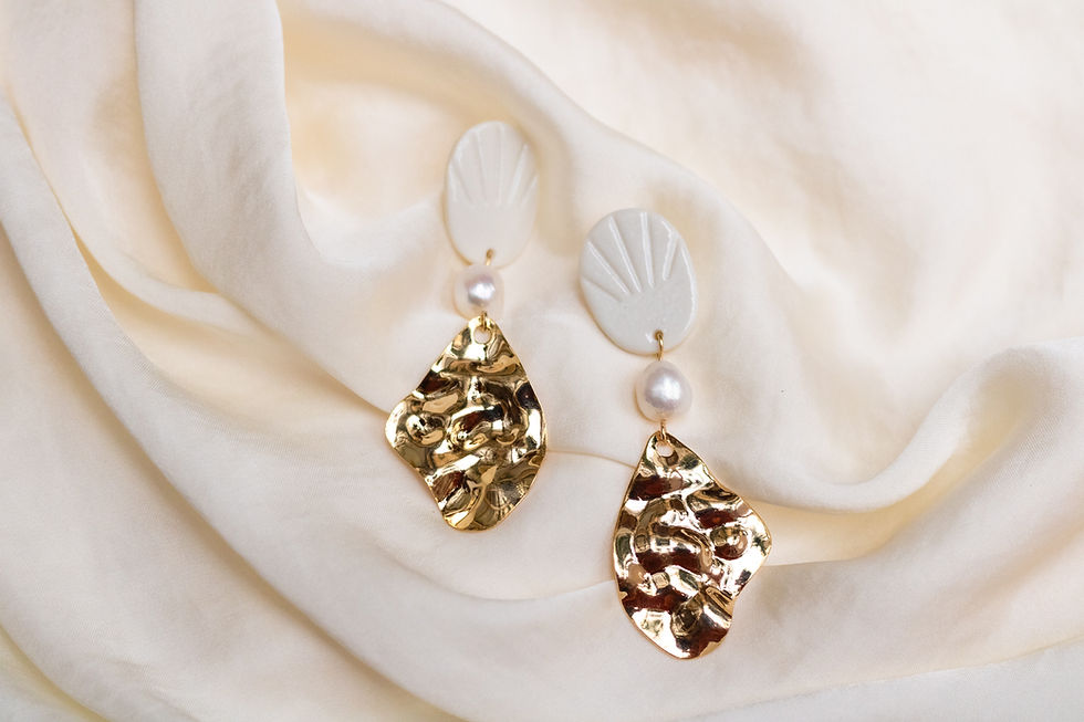 Thumbnail: Elegant Statement Pearl Earring - Mare