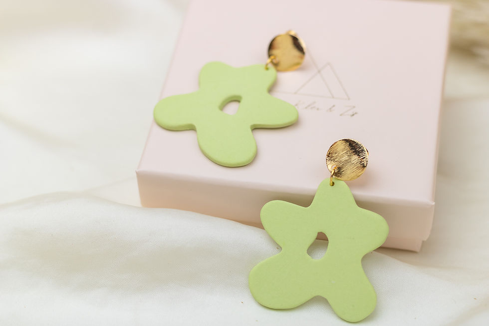 Thumbnail: 90's Flower Porcelain Dangle Earring - Green