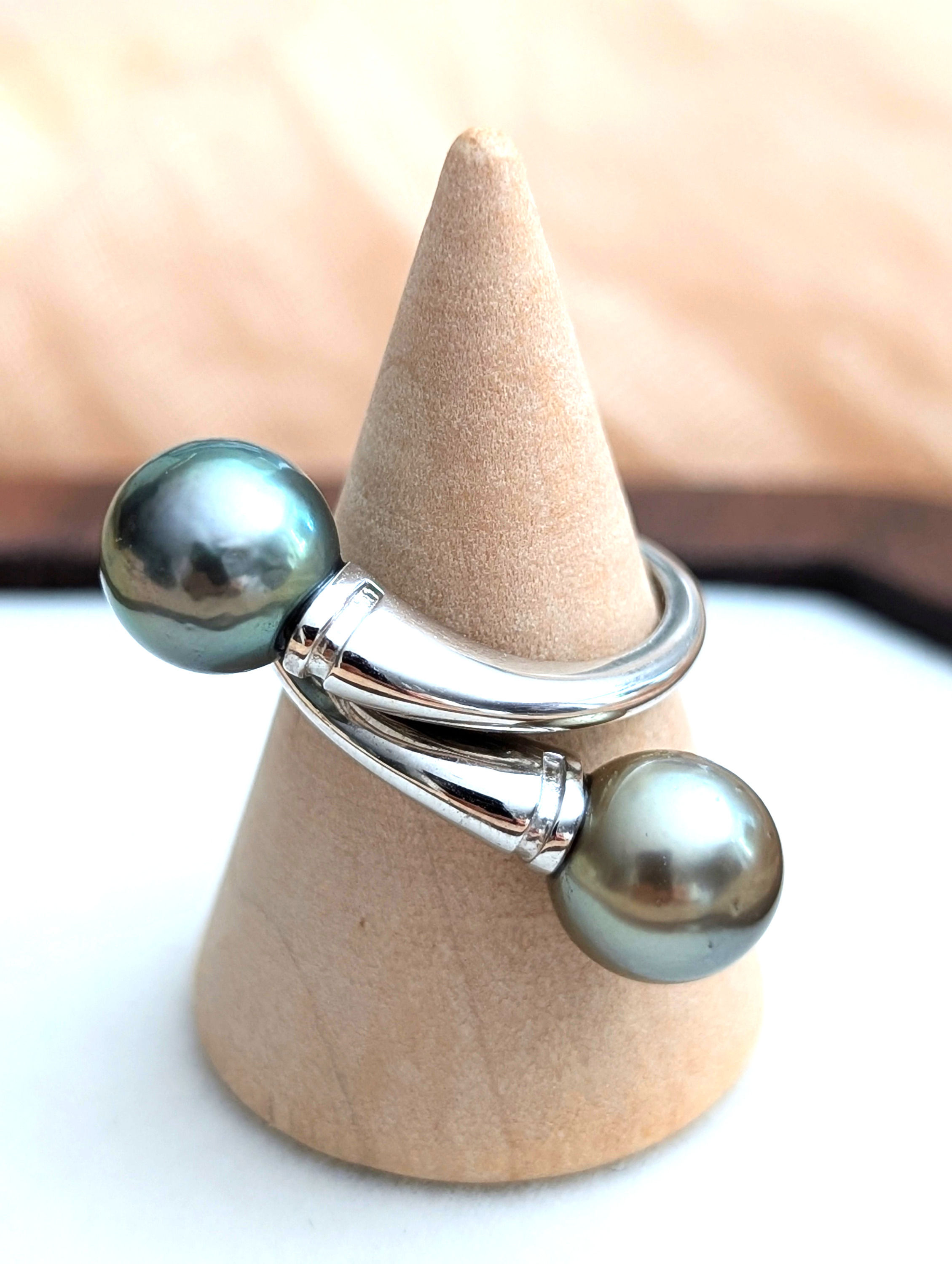 Bague ajustable en argent rhodié avec perles de Tahiti - Taurua