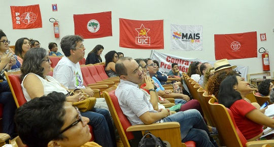 Parte do auditório no começo da tarde na mesa "Opressões e Revolução".