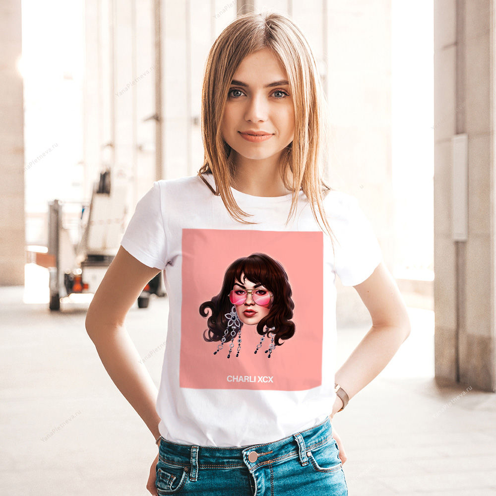 Футболка с надписью Charli XCX