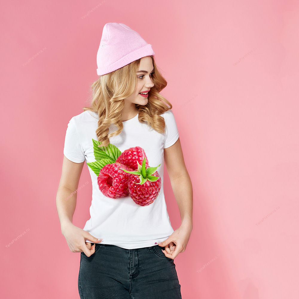 Футболка женская с принтом Яркая малинка