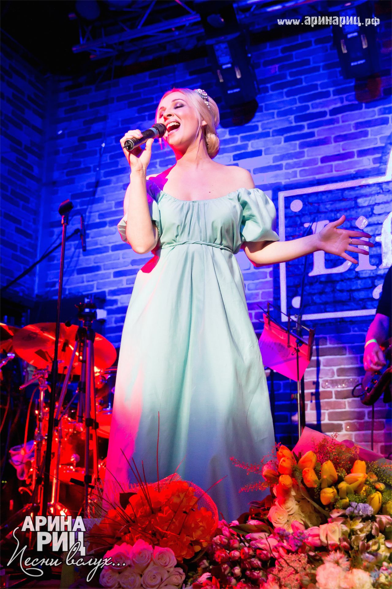 Группа ассорти арина риц. Арины риц солистка. Арина риц конкурс. Песни вслух. Арина риц певица.