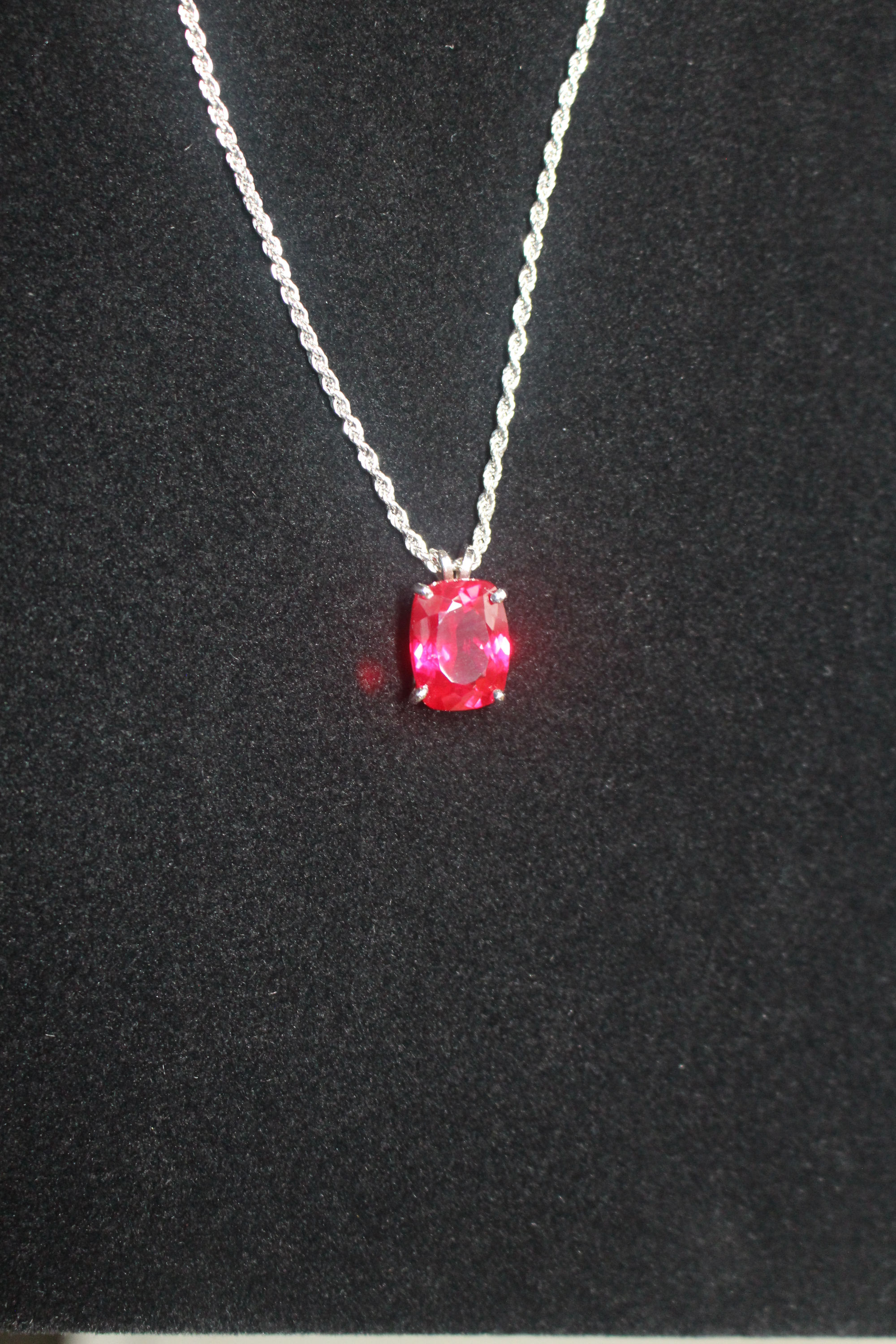Ruby pendant necklace in white gold