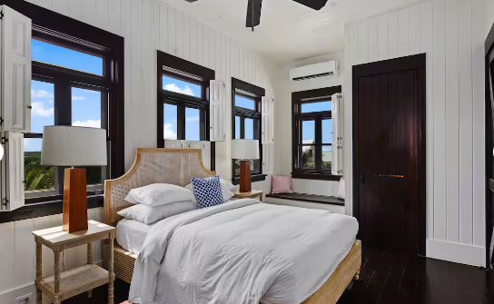 3 Bdrm Family Villa-Queen Bedroom2.PNG