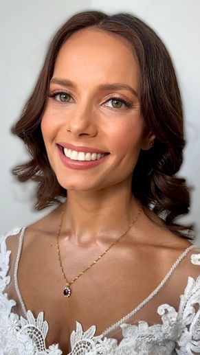 Traditional bridal makeup showcasing a natural, soft glam look by Ieva Genovesi.

