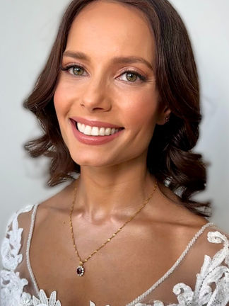 Traditional bridal makeup showcasing a natural, soft glam look by Ieva Genovesi.

