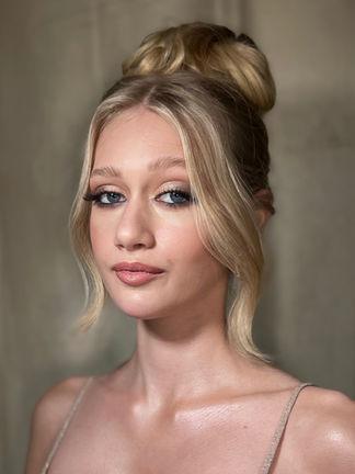 Modern bridal makeup showcasing a natural, soft glam look by Ieva Genovesi.

