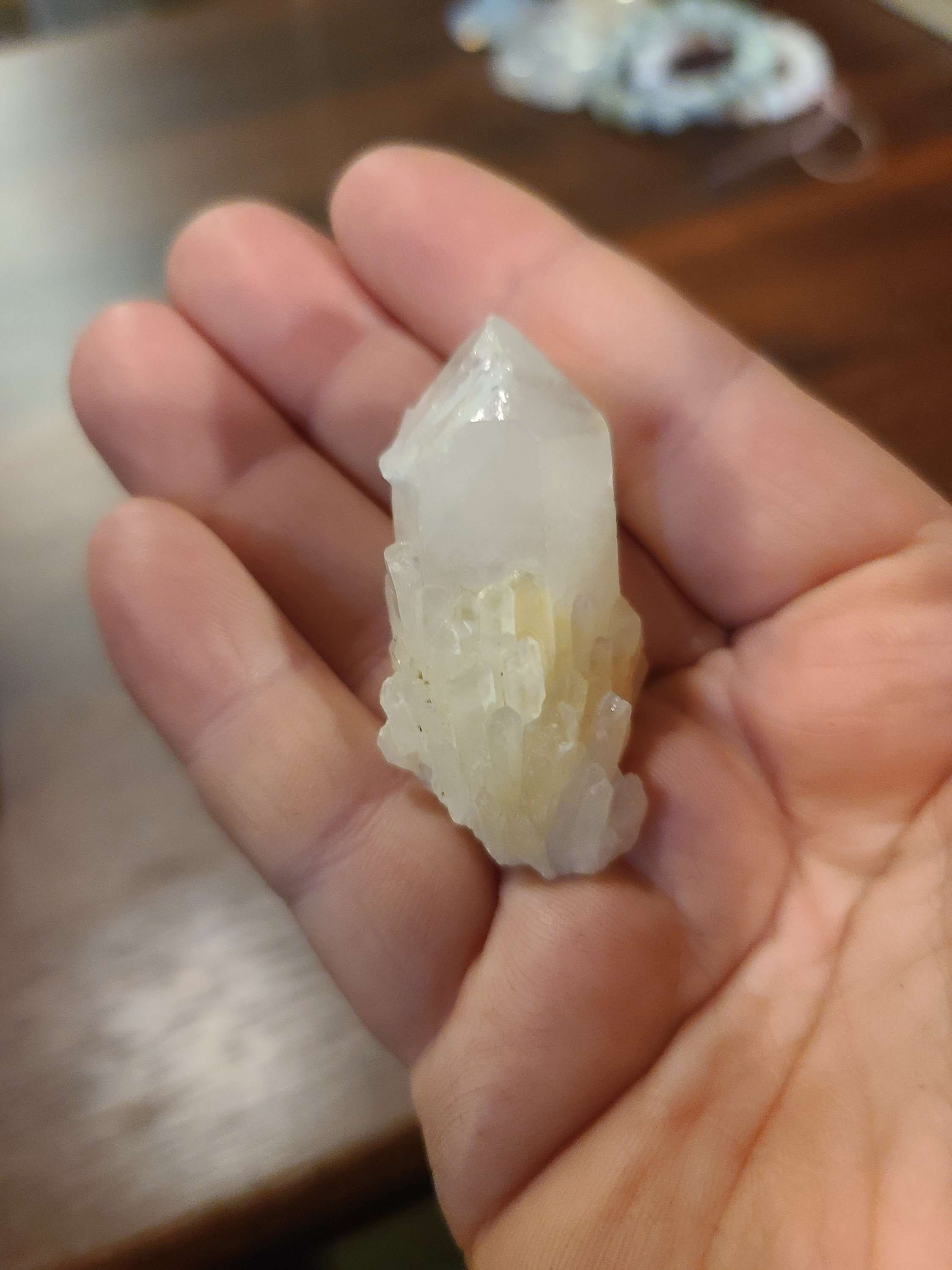 Quartz crystal point