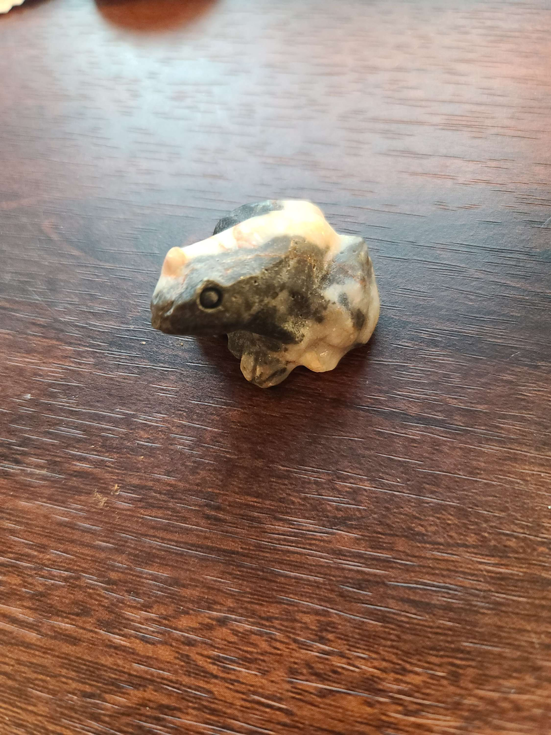Zebra jasper frog crystal carving