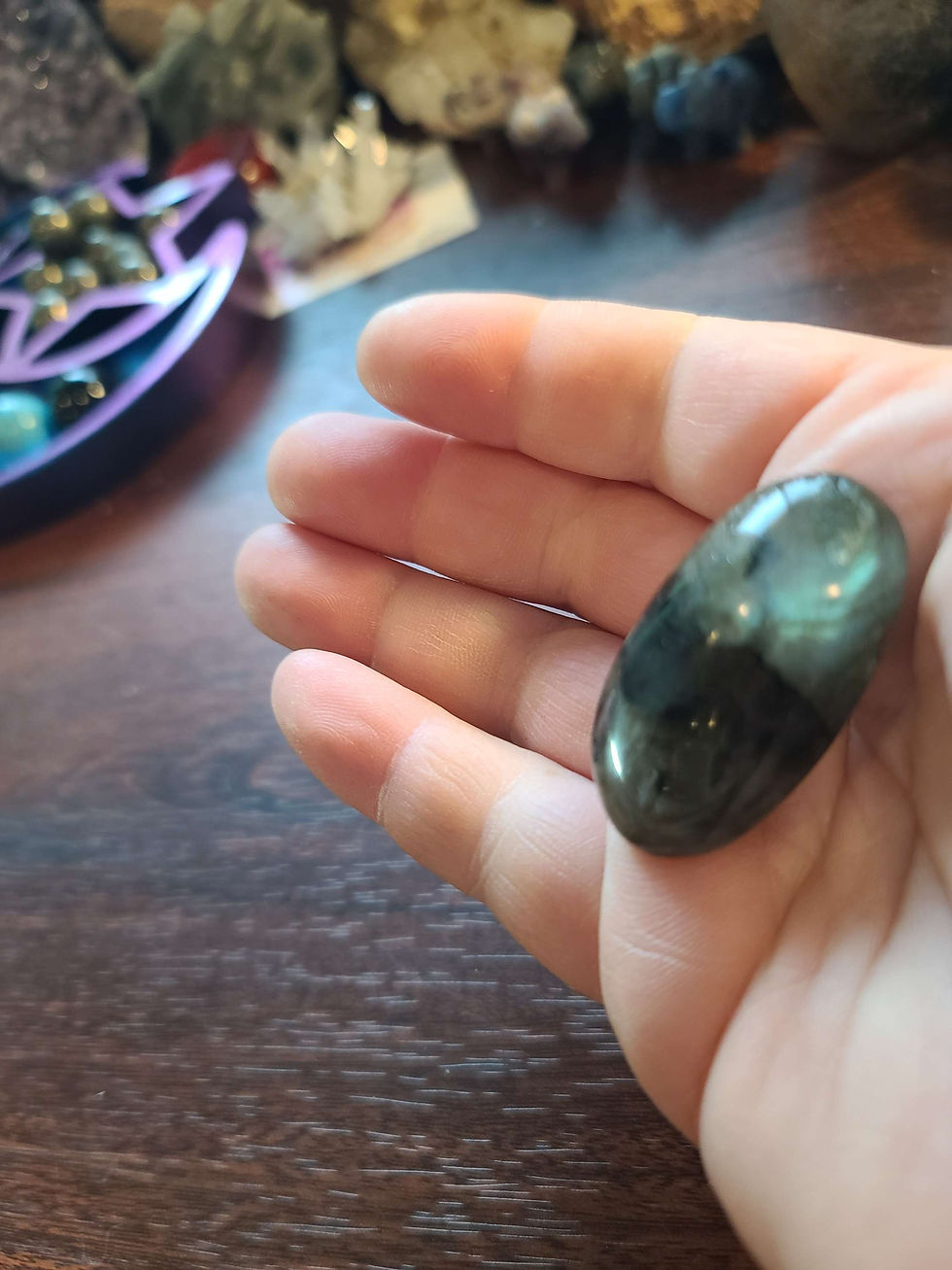 Thumbnail: Labradorite crystal palm stone