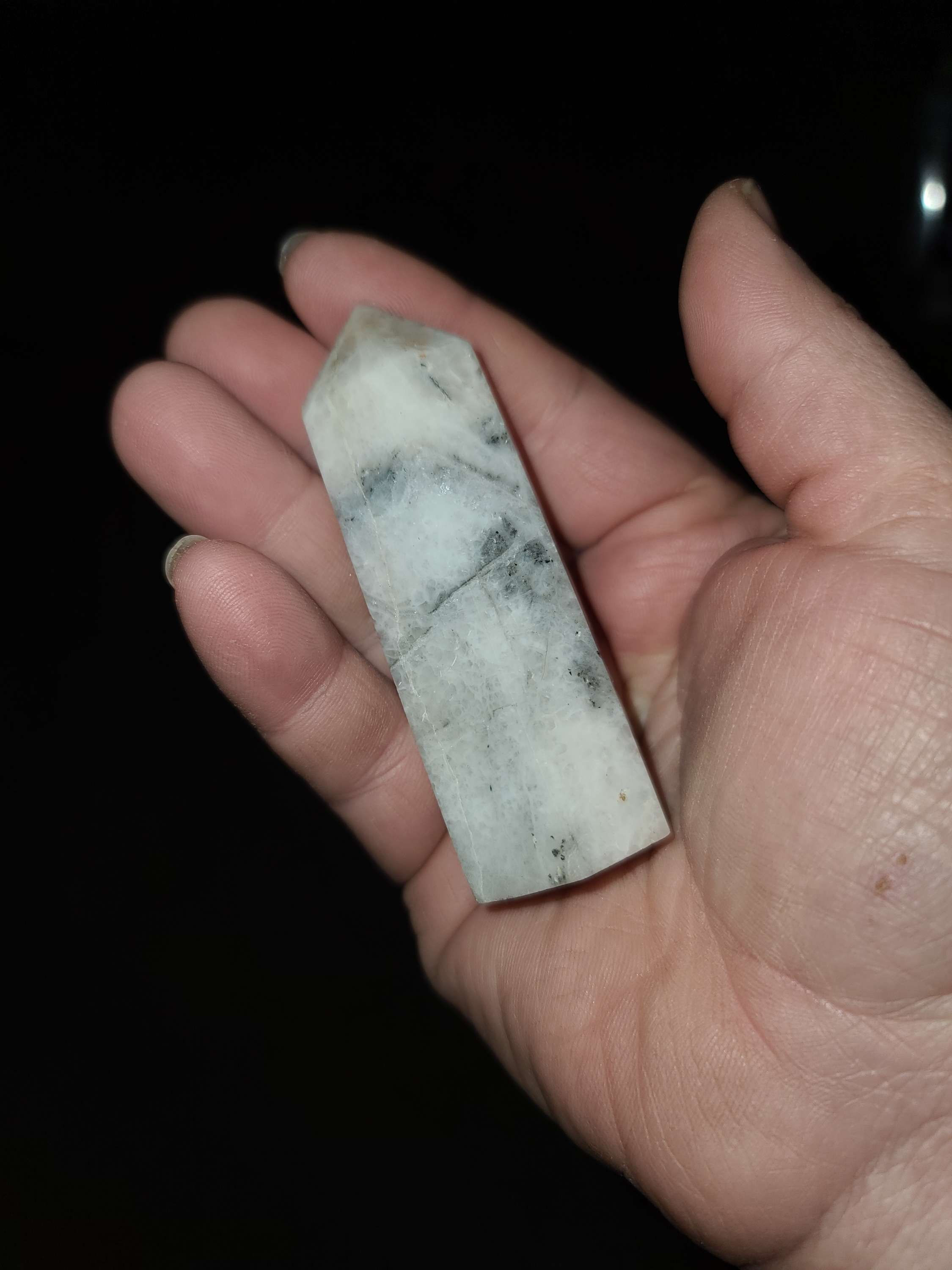 Quartz mixed crystal tower