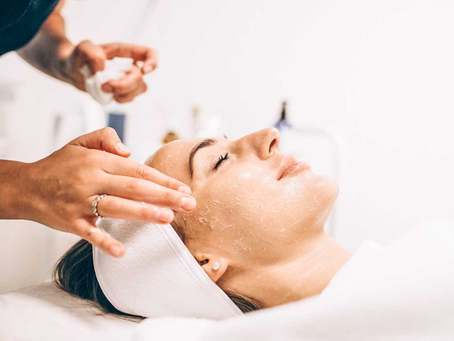How Is a Deep Cleansing Facial Performed?