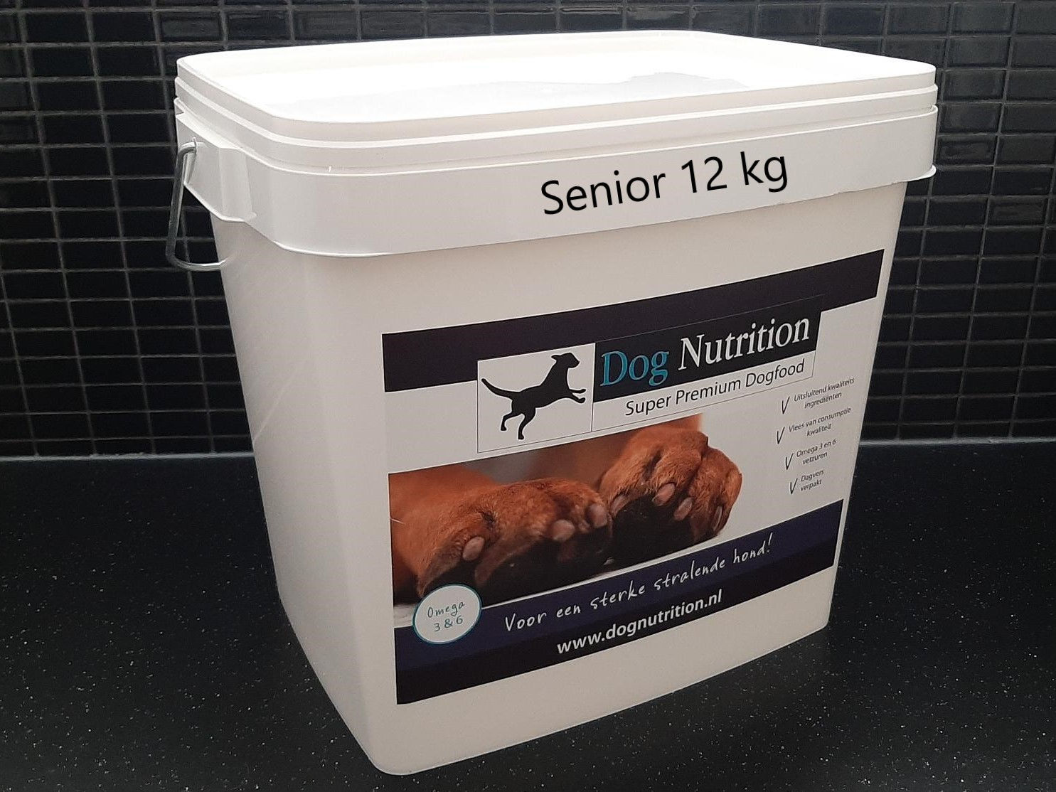 Dog Nutrition Senior 12 kg in bewaaremmer