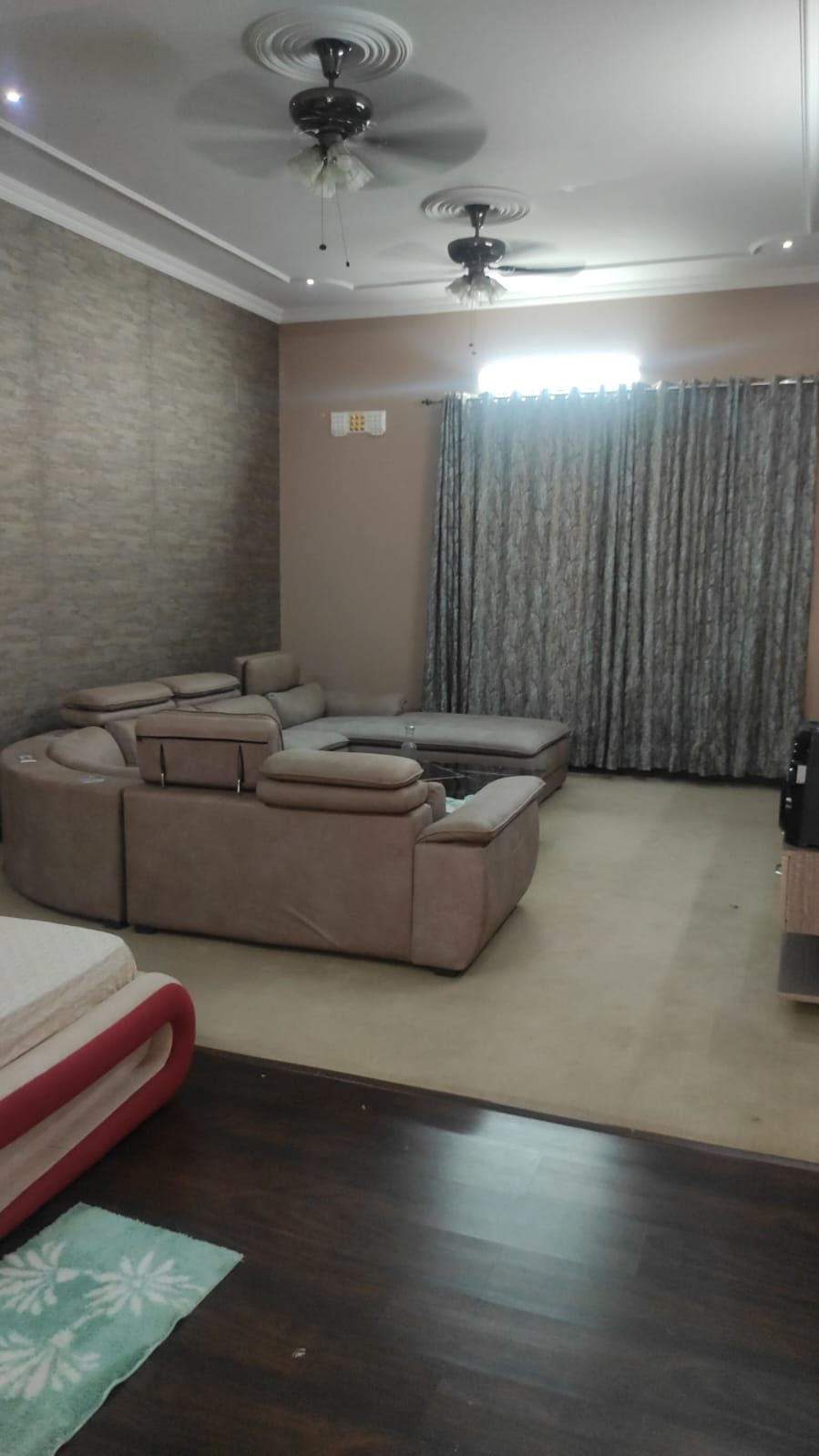 Thumbnail: 5BHK On 800 Sq Yrds. (Jakhan, Rajpur Road)