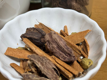 ビッグカルダモンの専門店のチャイ