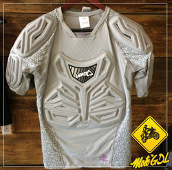 CAMISETA CON PROTECCIONES