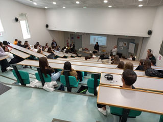 Le jeudi 14 avril, 3 classes du lycée ont participé à une rencontre avec Mme Picard, fille de déport