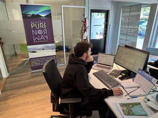 📍Alexis, étudiant en première année de BTS TOURISME, en stage ERASMUS+ chez le Tour Opérateur PURE NORWAY, à Gjøvik, près d’Oslo. 🇳🇴
