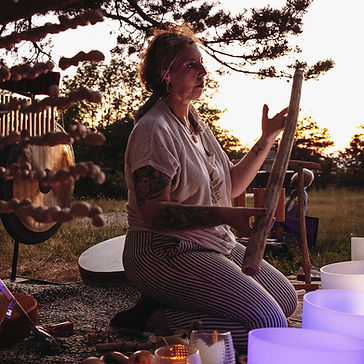 bain_sonore_et_vibratoire_sous_les_étoiles_tarn_sidobre_sophie_pradalieé_happizen_terra_lu