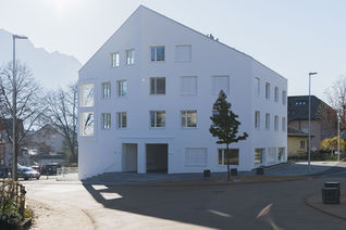 WOHN-UND GESCHÄFTS HAUS HALDENRUH