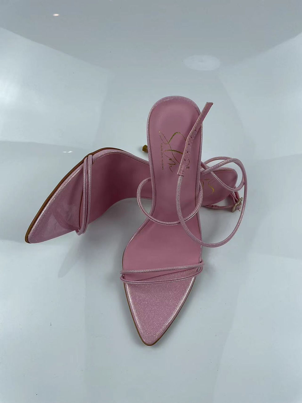 サムネイル： Blush Bliss: Barely-There Pink Heels