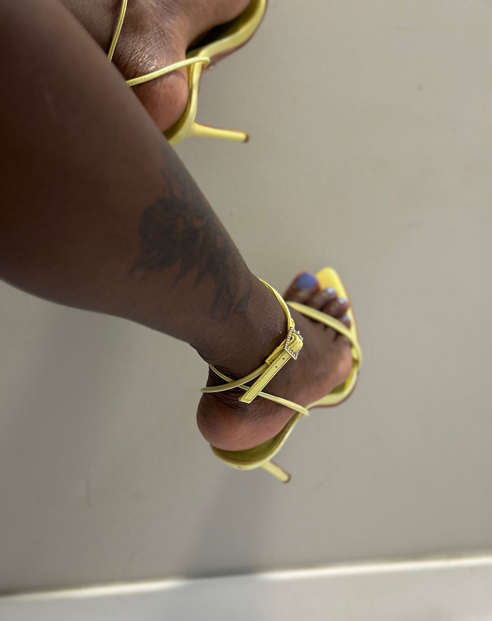 Miniatura: Lemon Luxe: Barely-There Yellow Heels