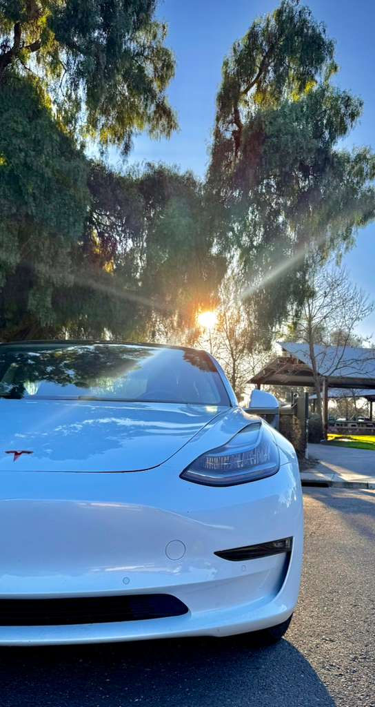 Thumbnail: 2018 Tesla Model 3 Long Range Sedan 4D