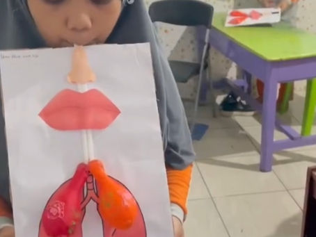 Belajar Tak Hanya di Buku, Kelas 5 Muadz bin Jabal, SDIT Ma’arif, Praktekkan Alat Peraga Pernapasan