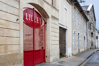 L'apéritif bordelais le Lillet - Les chais de fabrication à Podensac