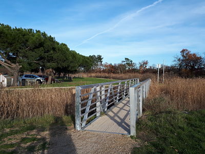 Petite passerelle à l'arrivée du Port d'Audenge