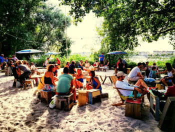Prendre un repas aux Chantiers de la Garonne, Bordeaux