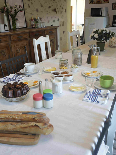 Petit-dej-vertical-1-ConvertImage (1).jpg