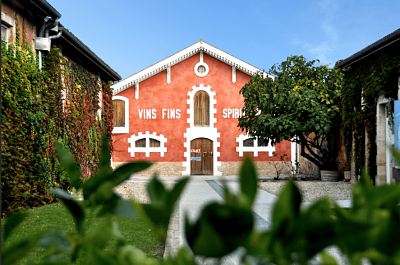 L'apéritif bordelais le Lillet - Les chais de fabrication à Podensac